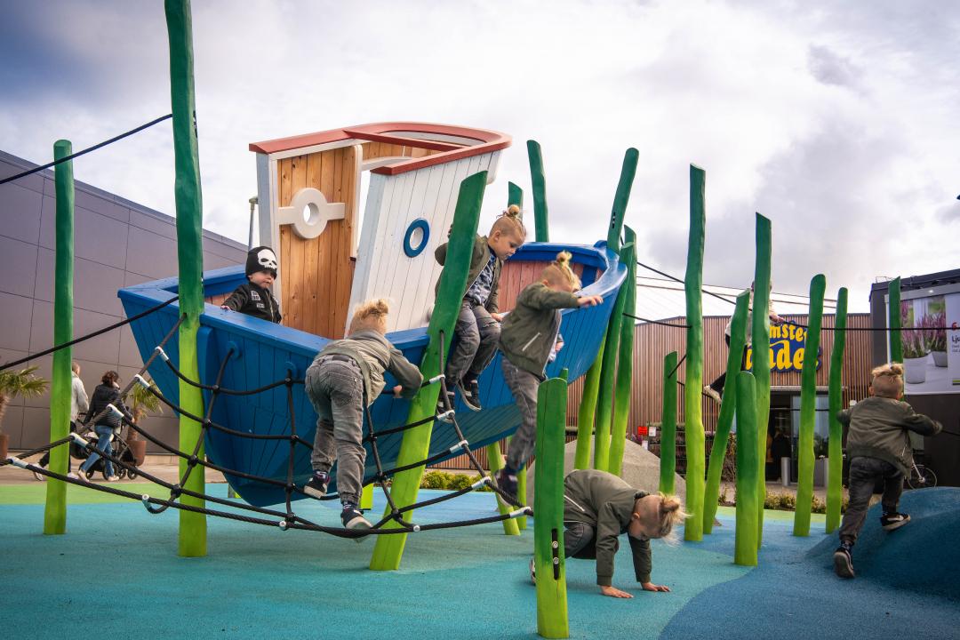 MONSTRUM fantastic playgrounds play at Hallarna salman 