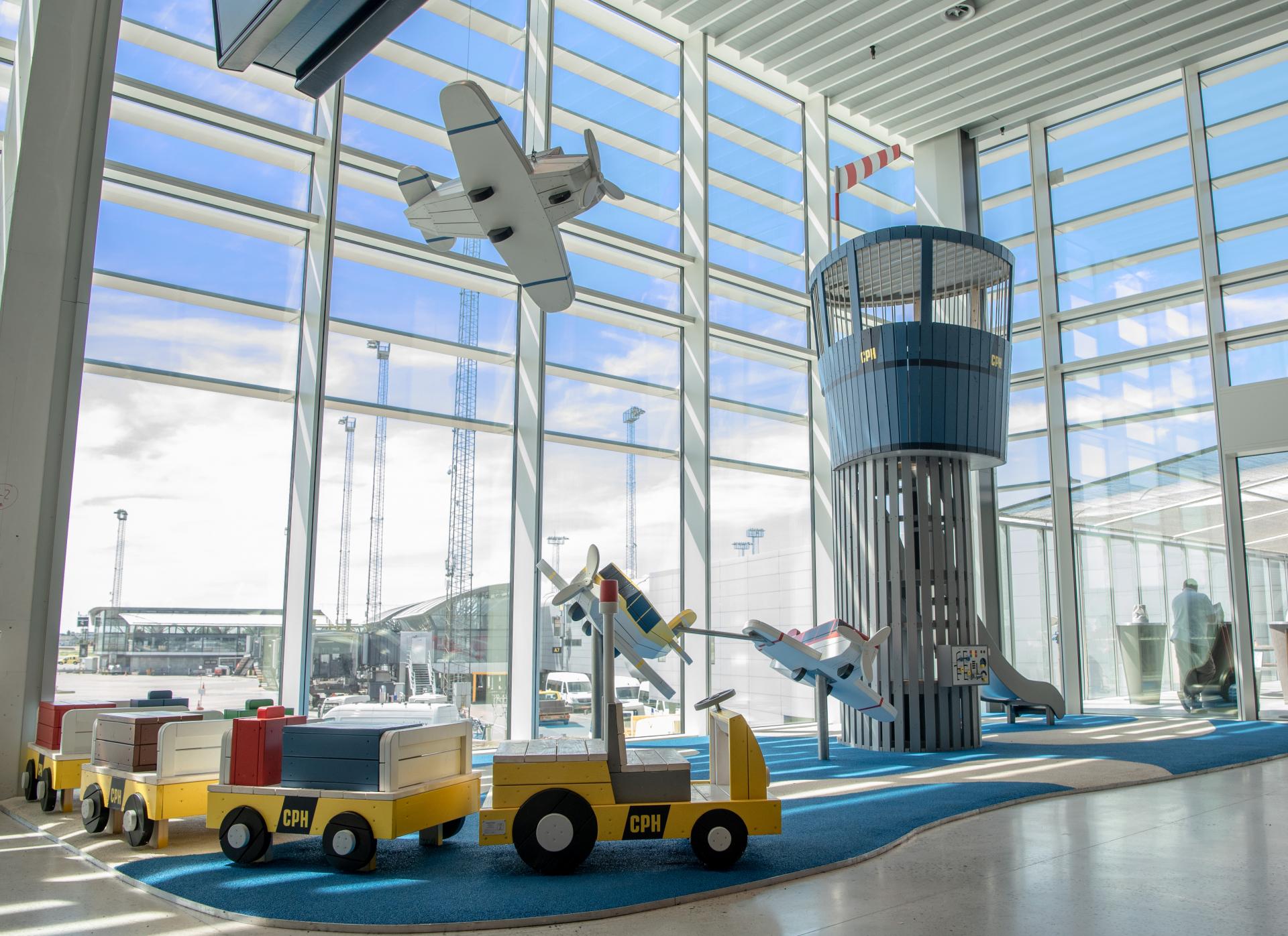 Copenhagen airport playground monstrum