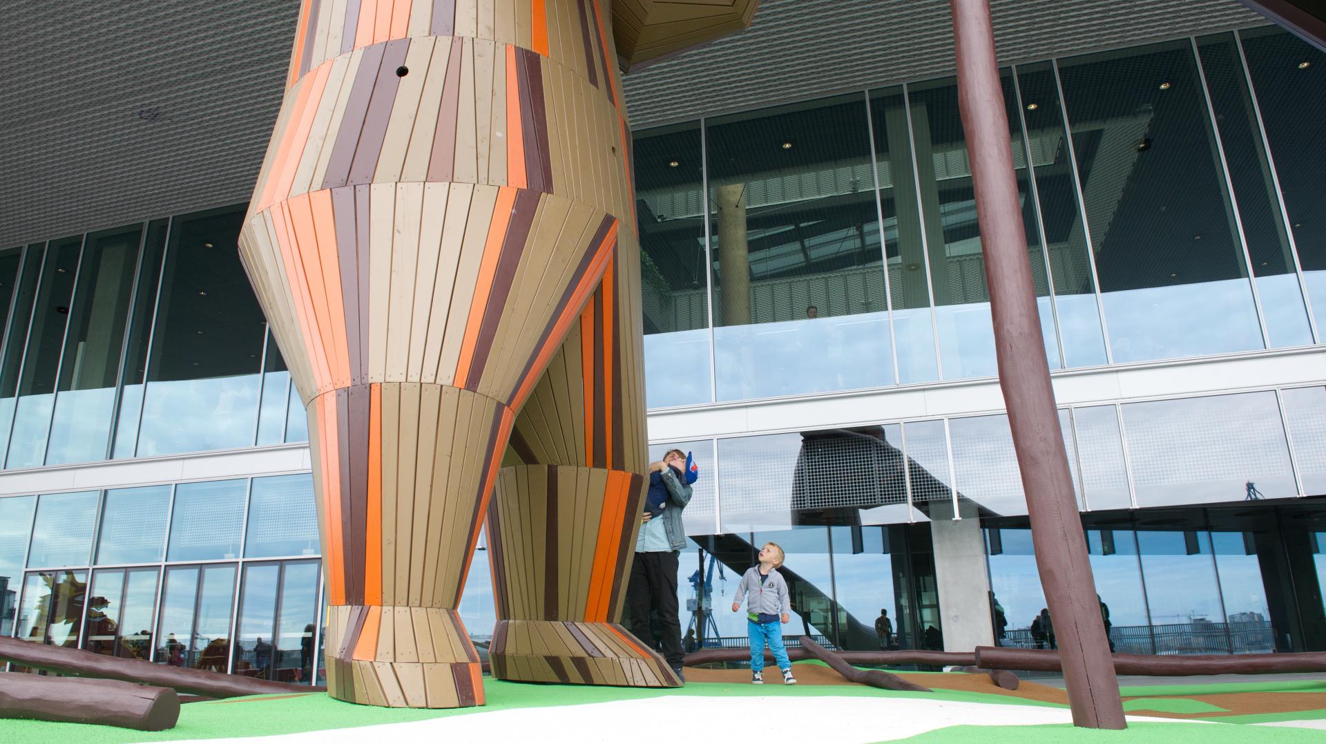 MONSTRUM dokk1 bear globe playground