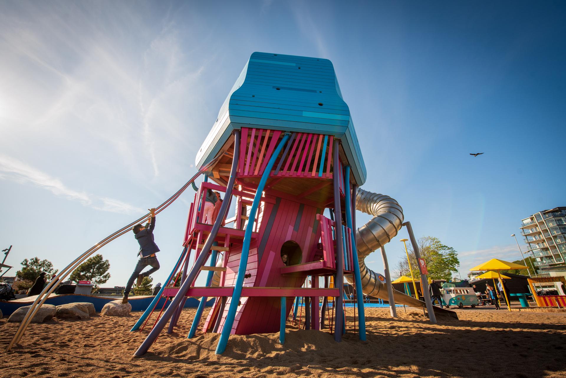 surfer's paradise -playground-monstrum-fantastic-playgrounds jellyfish