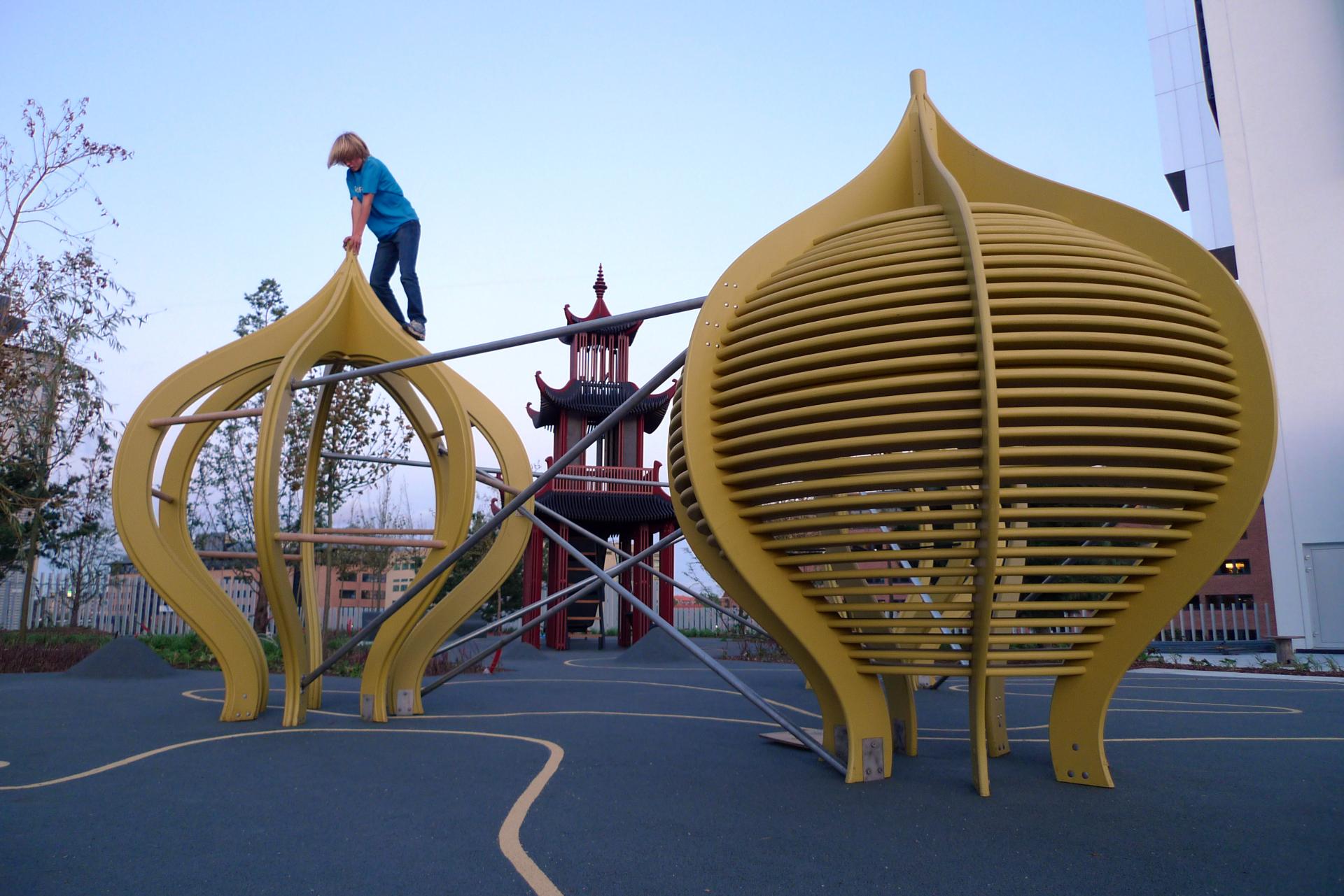 Monstrum playground tivoli tower japanese tårn