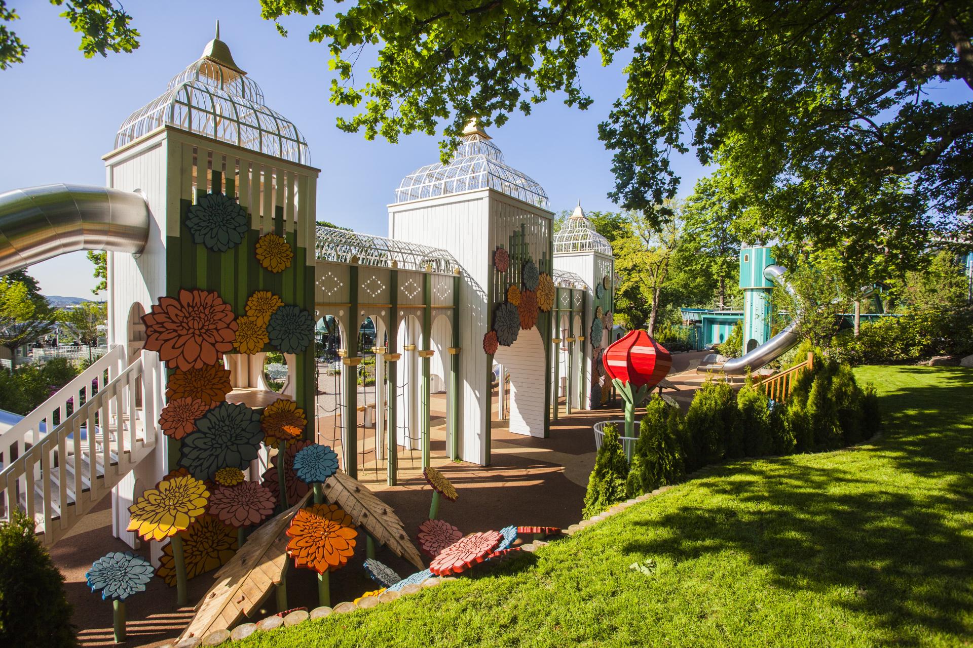 Liseberg monstrum playground castle palace tower back