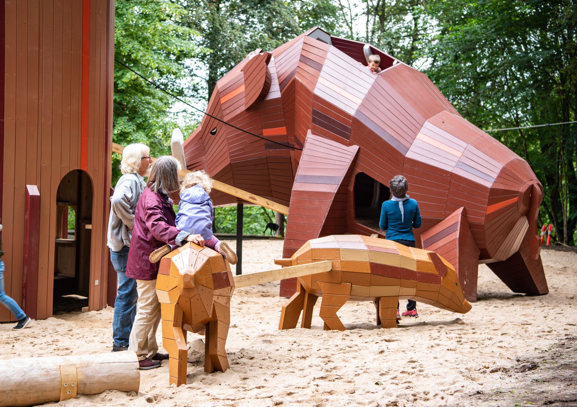 MONSTRUM playground The 5 halls halder