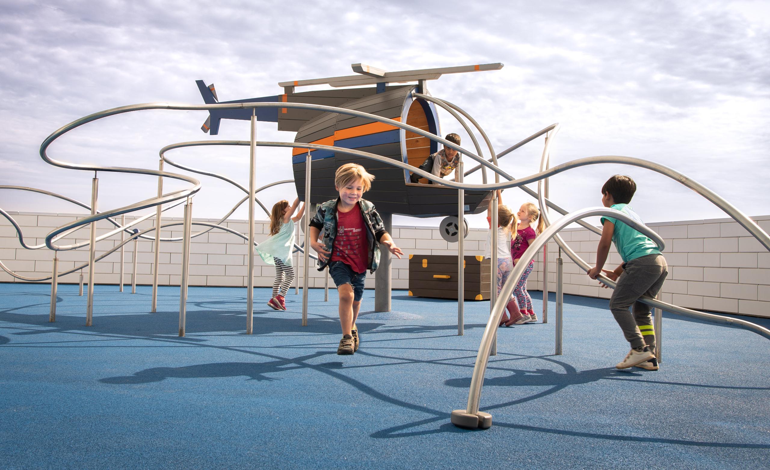 MONSTRUM playground helicopter ride spinning lege house