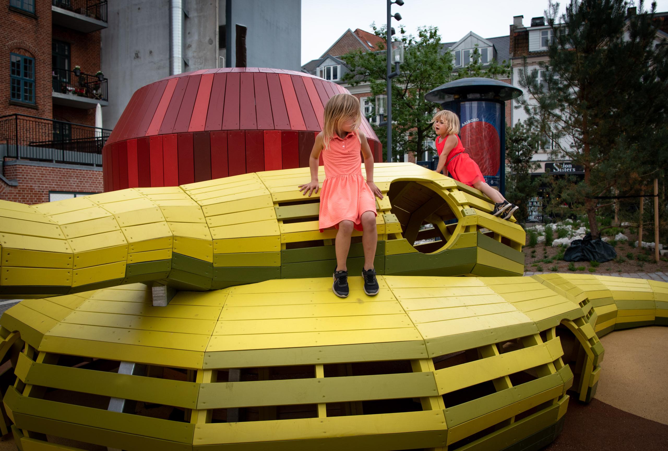 MONSTRUM playground snake and the apple