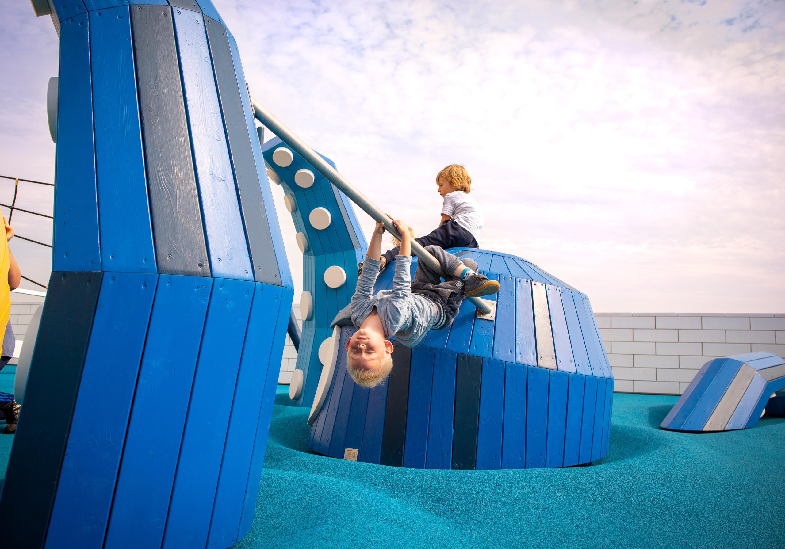 submarine seamonster monstrum playground lego house