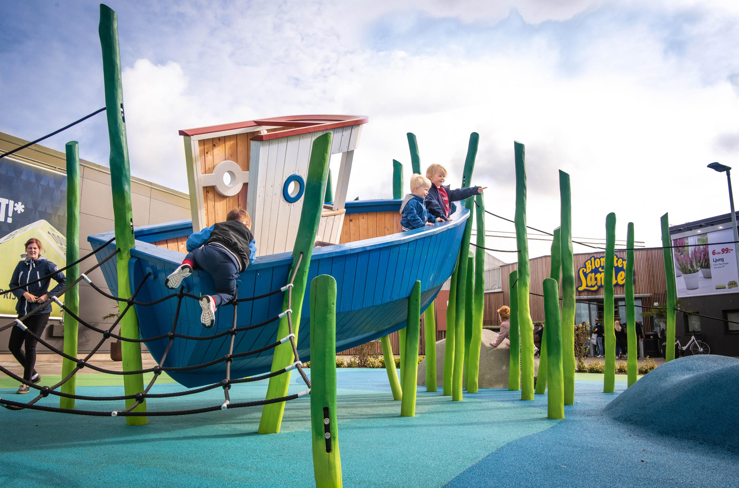 MONSTRUM hallarna salmon fishingboat playground