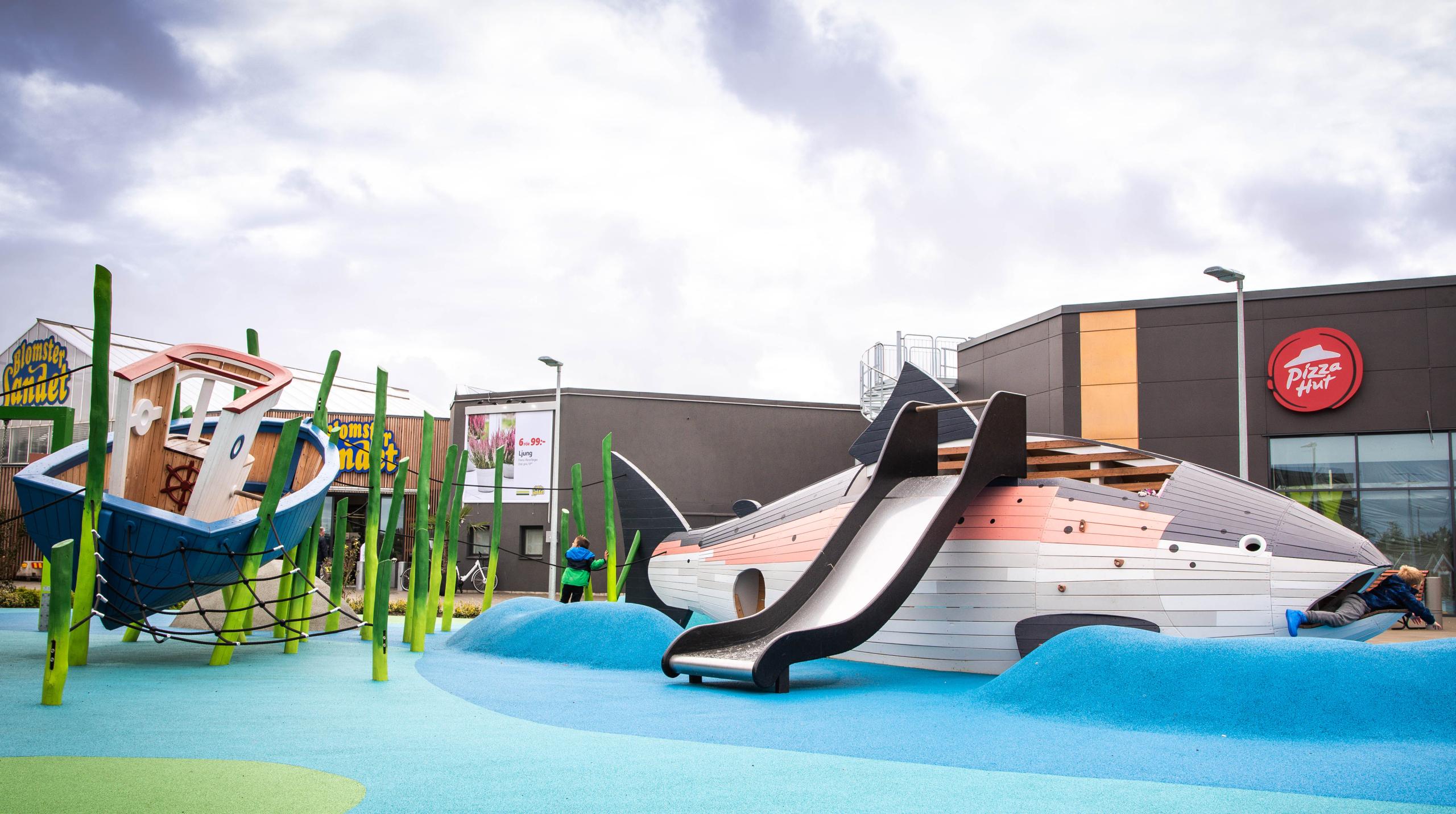 MONSTRUM playground hallarna salmon sweden