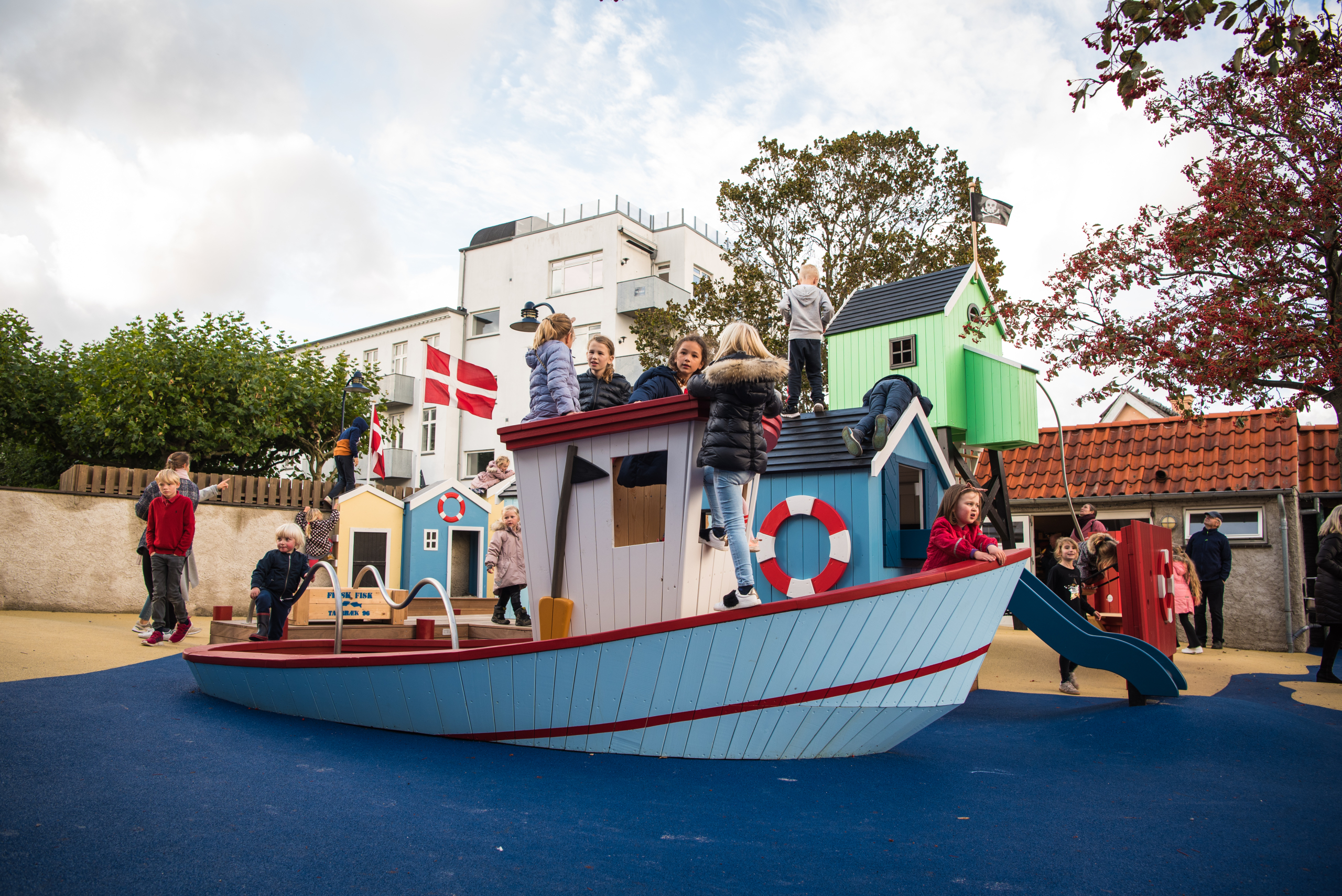Fishing boat cutter playground legeplads skib båd kutter