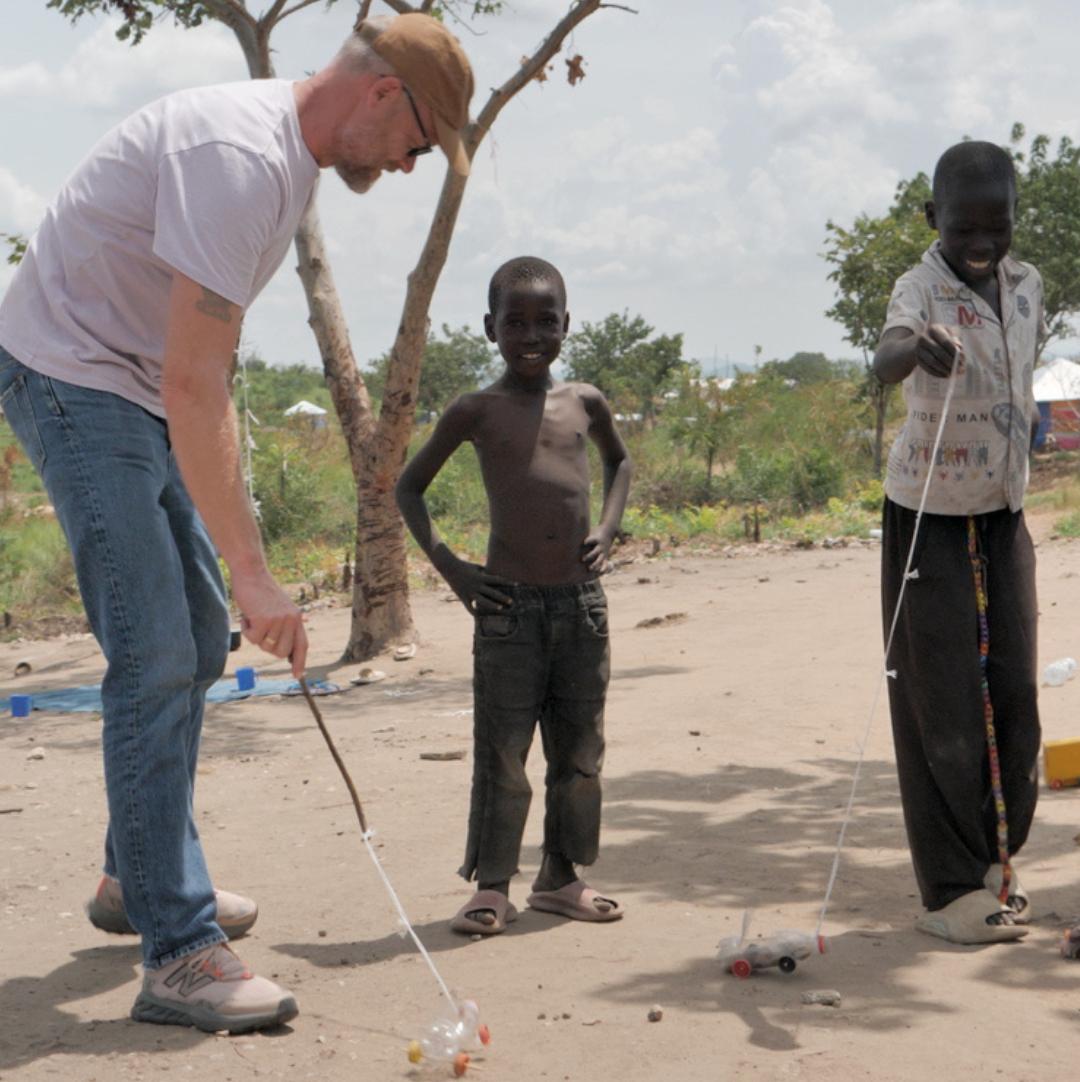 Velgørenhedsbusser i MONSTRUM produktionen