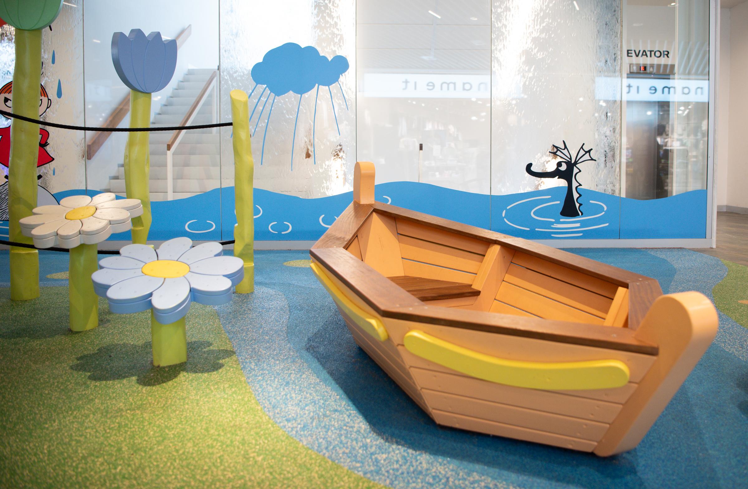 Boat and flower details at Moomin playground