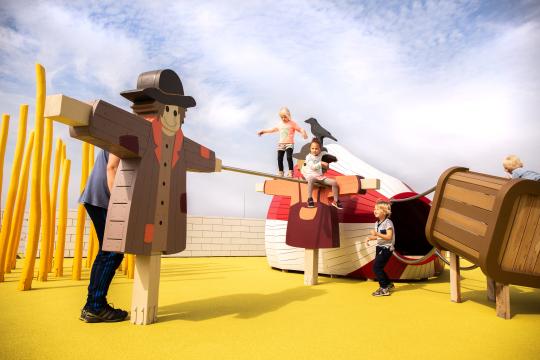 the hot air balloon landing on the cornfield monstrum scarecrow playground