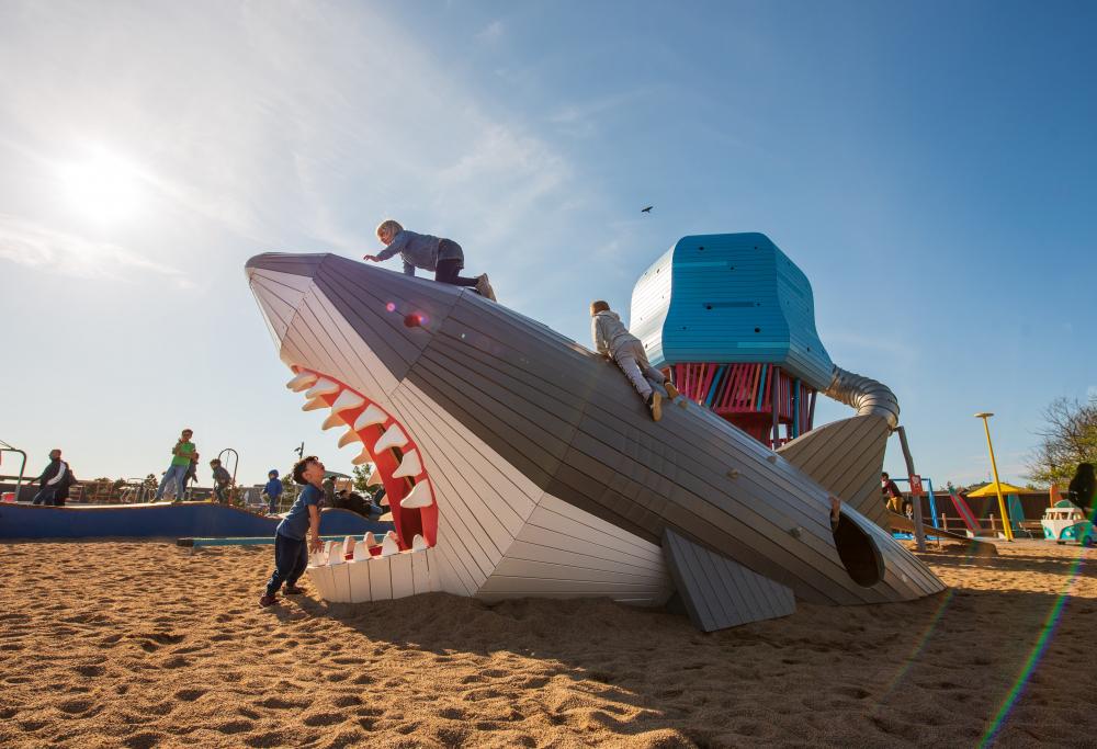 surf-playground-monstrum-fantastic-playgrounds shark