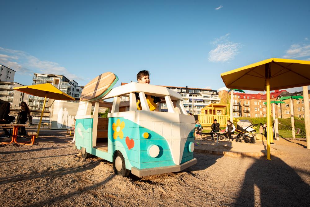surf-playground-monstrum-fantastic-playgrounds