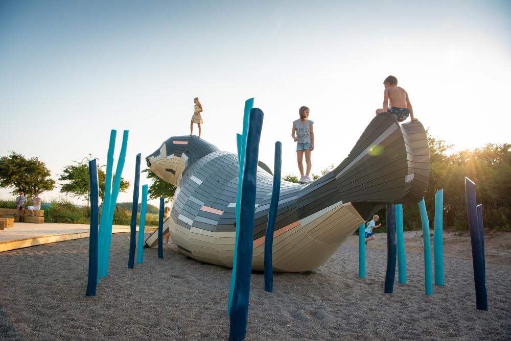 Kids playing at fun seal playground, MONSTRUM