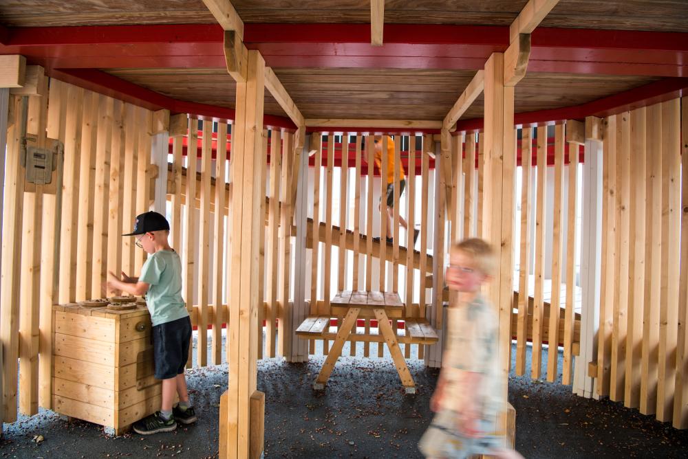 Kids playing with gas cooker, MONSTRUM playgrounds