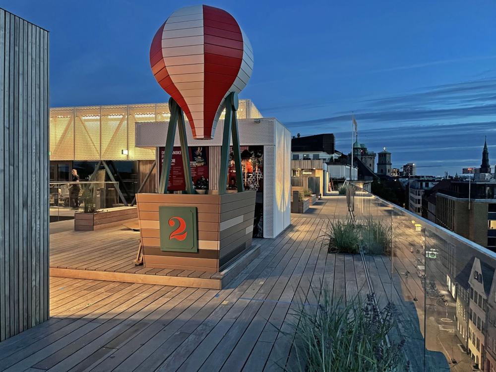 Big hot air balloon playground structure